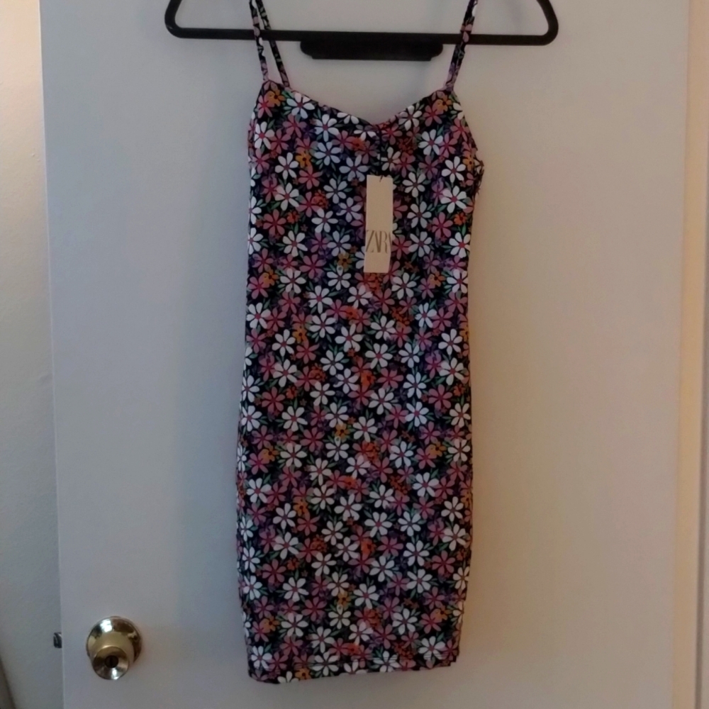 Size M Zara mini floral stretch dress